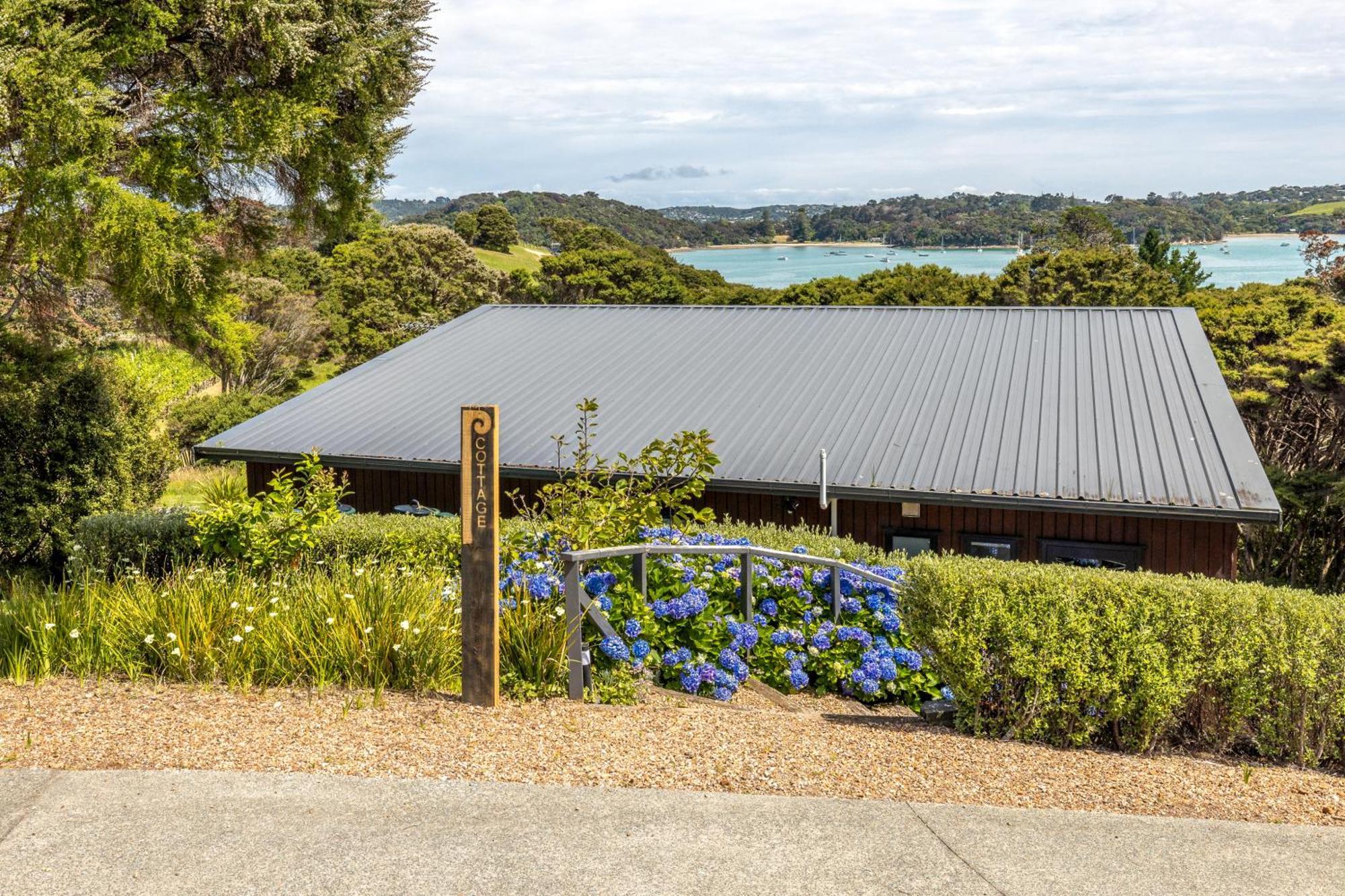 The Cottage At Te Whau Retreat - Stay Waiheke Te Whau Bay Exteriör bild